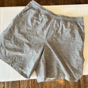 Lululemon Men’s Pace Breaker Short, 7 inch lined, Heather Gray